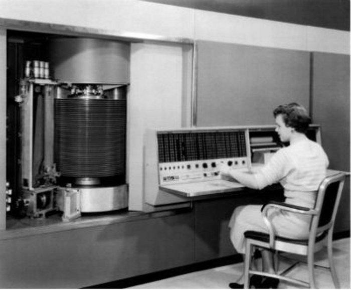 Опытная версия системы IBM 305 RAMAC с дисковым накопителем модели 350