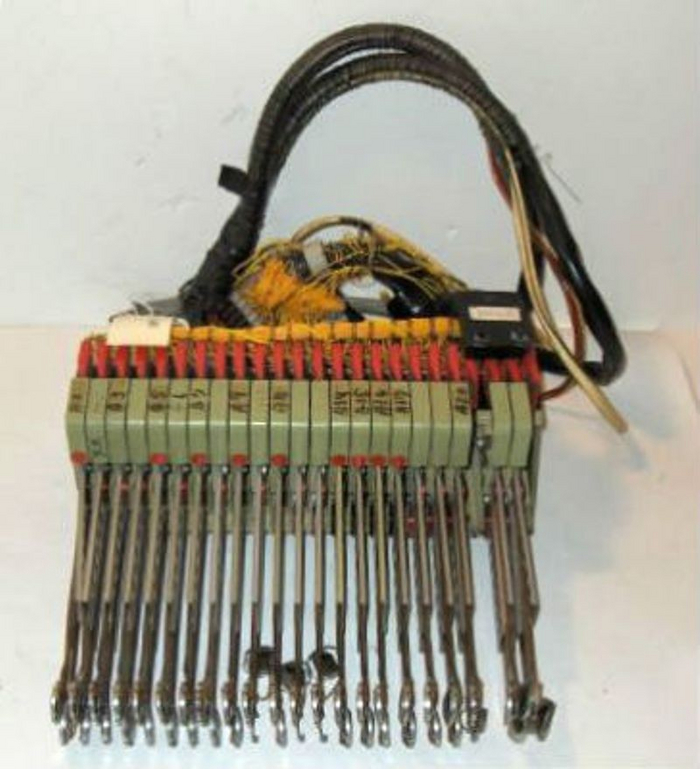 Сборка стойки для дисковых файлов IBM 1301