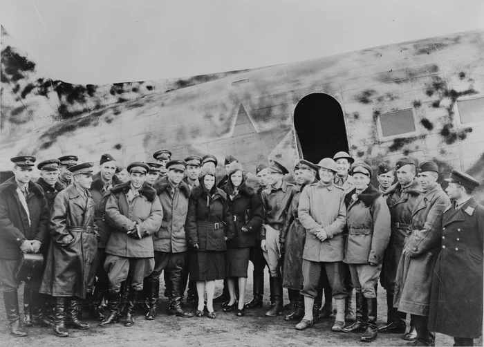 Soviet pilots in Alaska - Aviation, Airplane, Historical photo, The Second World War, The photo, Old photo, Black and white photo, Alaska, the USSR, Lend-Lease, USA, Military history