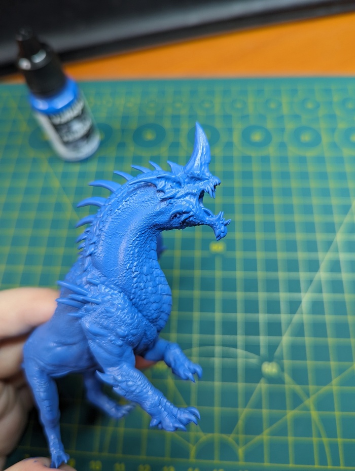 Грунт от Vallejo топчик, тоненький. Но уж очень легко сдирается и я никак не могу подружится с белым. Плешивит или комкуется.