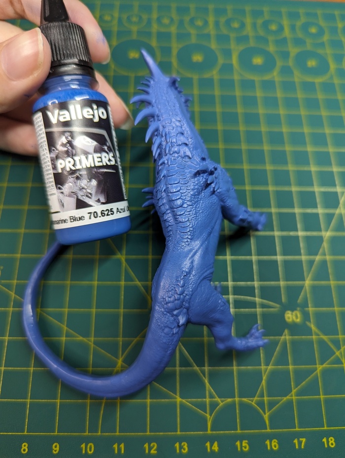 Попробовала цветной грунт. На самом деле надо было грунтовать красным, тогда может эффект был бы интереснее.