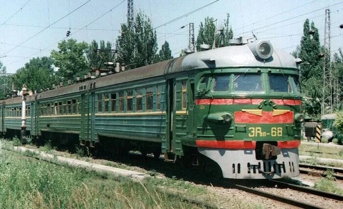 Поезда в СССР - СССР, Сделано в СССР, Детство в СССР, Молодежь, Молодость, Поезд, Зелёный, Рельсы, Техника, Машинист, Ностальгия, Фотография, Старое фото, Telegram (ссылка)