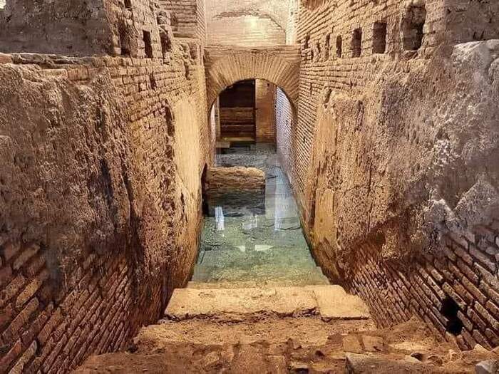 A Lost Underground Complex Right Beneath the Center of Rome - Archeology, Ancient Rome, Antiquity, Rome, Ruin, Dungeon, Aqueduct, Fountain