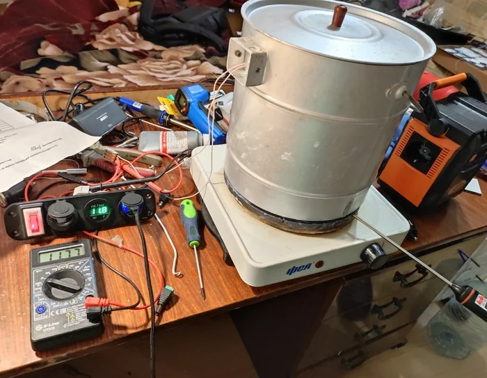 A small test of the Yalya thermoelectric generator kettle on a fire - My, thermoelectric generator, Technics, alternative energy, Village, Inventions, Innovations, Needlework, Peltier Element, Electricity, Video, Video VK, Longpost