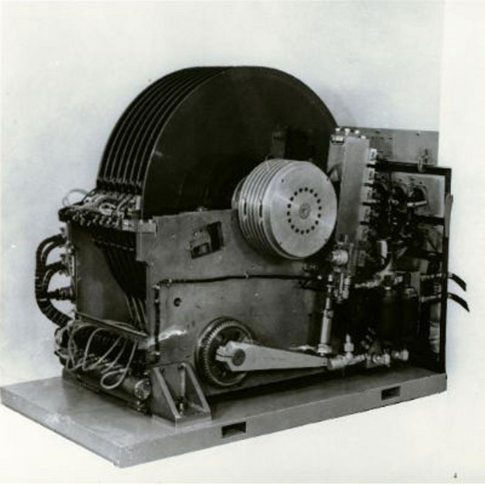 Внутренний блок дисковода Брайанта