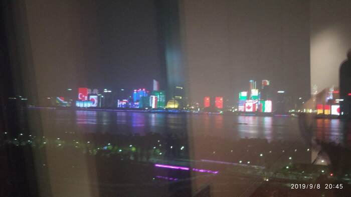 Ссори за качество. Через стекло снимать тяжело...