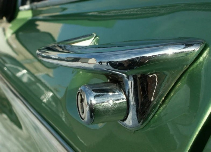 Кто скажет, какую модель автомобиля открывает эта ручка