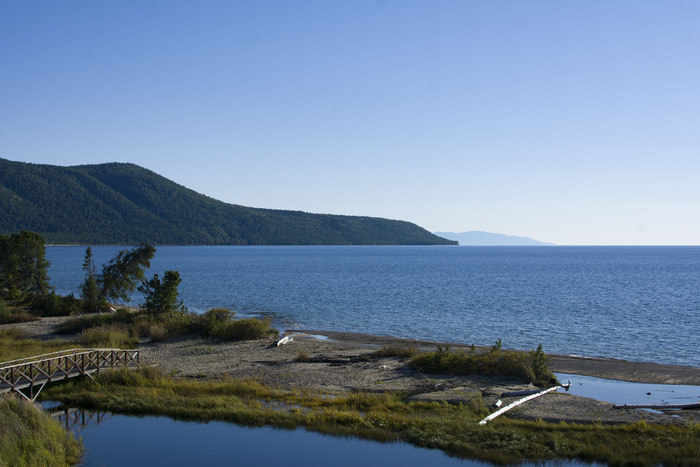 Вид на Байкал и устье реки Давше, вдали мыс Валукан.