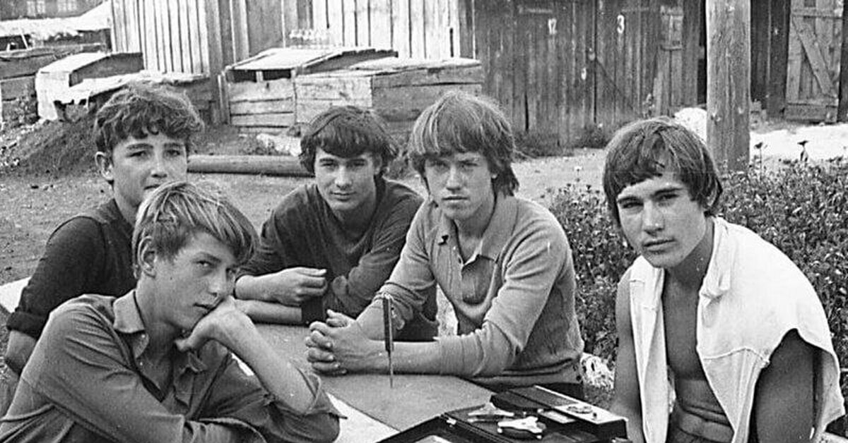 Пацаны и пацанки. Дворовые минусовки. Дворовые минусовки. Дворовые песни под гитару. Дворовые песни.