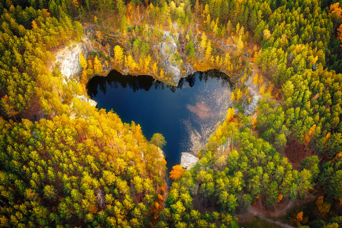 Самое "сердечное" озеро Урала. Бывший карьер, находится в природном парке Бажовские места.