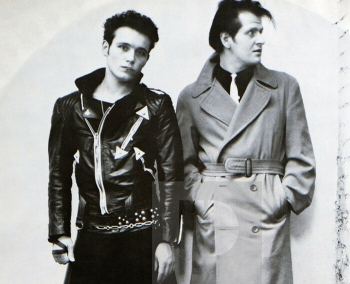 Адам и Перрони.