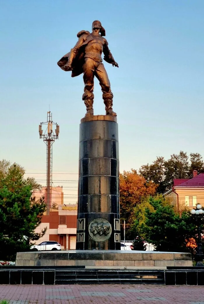 СТРАТОСФЕРА ЗВАЛА - Моё, Достопримечательности, Автопутешествие, Путешествие по России, Памятник, История города, Длиннопост