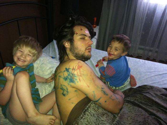 Nothing makes a man look better than two children with markers! - Humor, Images, The photo, Guys, Children, Suddenly, Family, Milota