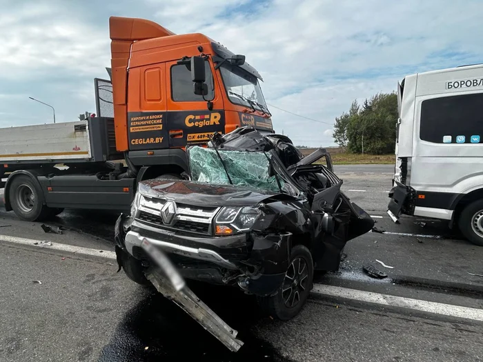 A truck crushed a passenger car in Belarus - Violation of traffic rules, Road accident, Incident, Auto, Crash, Truck, Republic of Belarus, Renault, Renault Duster, Maz, Volkswagen, Death, Negative