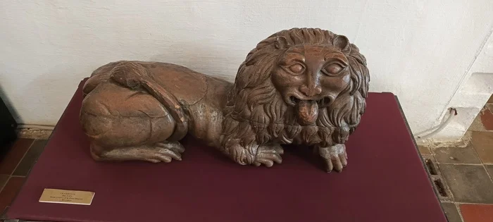 Rostov lion is a friend of Gripsholm lion - My, a lion, Rostov, Stubbornness, Woodworking, Strange humor