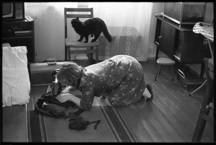 Sewing tights. Vladimir Sokolaev, November 19, 1983, Novokuznetsk - The photo, Black and white photo, the USSR, 1983, Novokuznetsk, Film