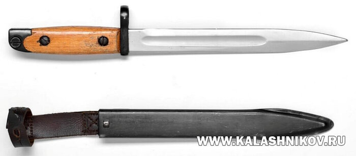 Клинковый штык 6Х1 с ножнами к автомату Калашникова АКМ. Фото ВИМАИВиВС