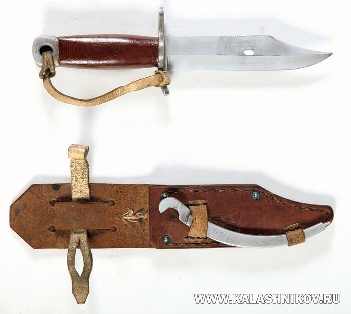Нож для морских разведчиков конструкции Р. М. Тодорова с кожаными ножнами. Фото ВИМАИВиВС