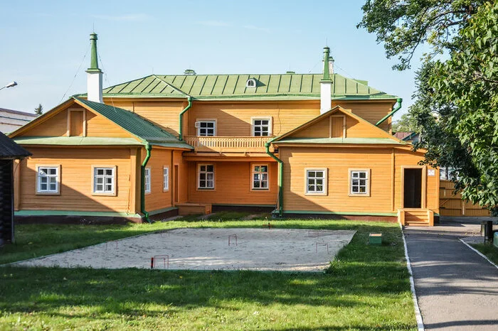 The Ulyanov family home in Simbirsk. I wish I could live like that! - Emotions, 19th century, Российская империя, Lenin, Simbirsk