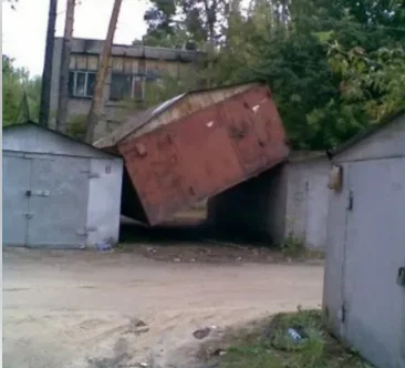 Somewhere in Yaroslavl - Garage, Hanging, The photo