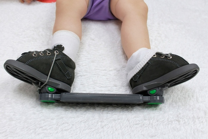 Классические брейсы при косолапости. Картинка из интернета