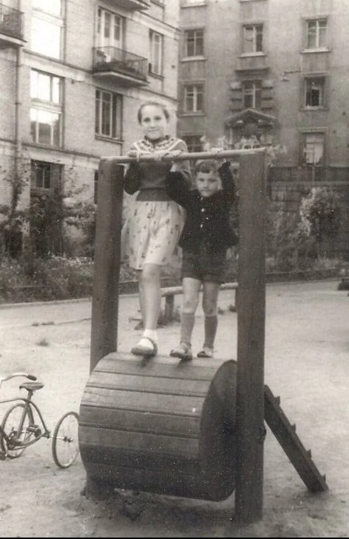 Entertainment for children in the USSR - the USSR, Made in USSR, Childhood in the USSR, Youth, Youth, Nostalgia, Children, Entertainment, Area, Playground, The photo, Old photo, Its own atmosphere, Fun, Joy, Girl, Boy, Courtyard, Telegram (link)