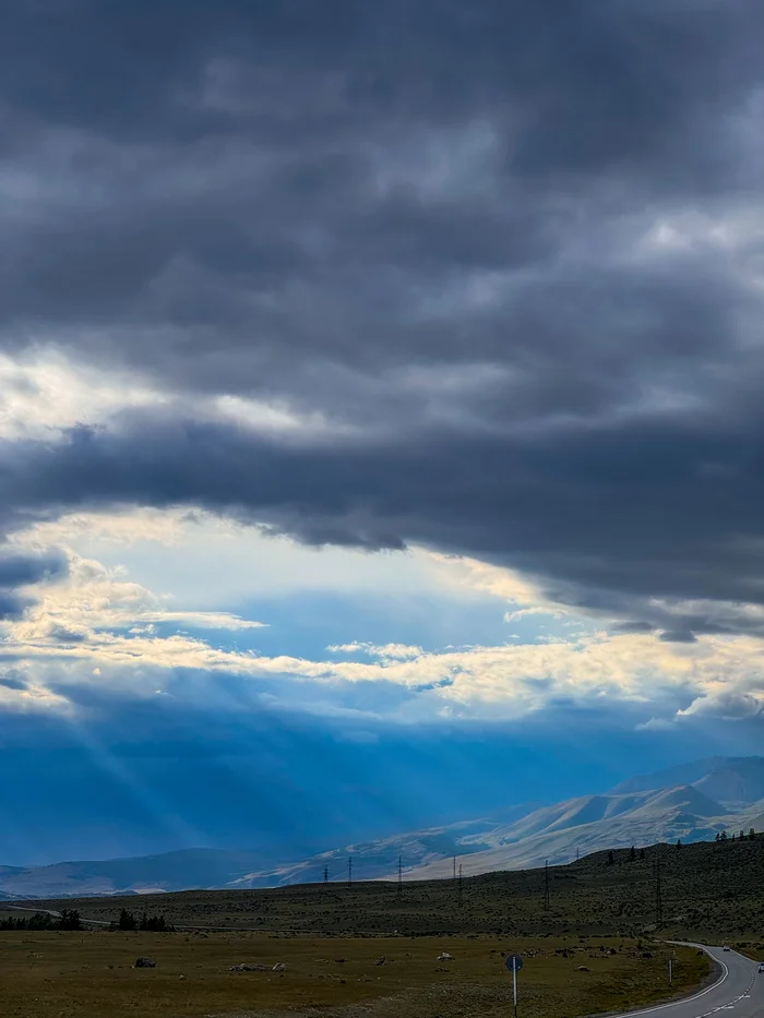 The expanses of the Kurai steppe - My, Kurai steppe, Altai Republic, Sky, The mountains, Light, Travels