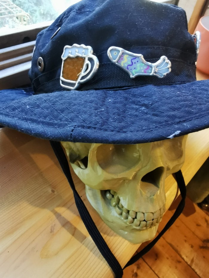 Йорик слева