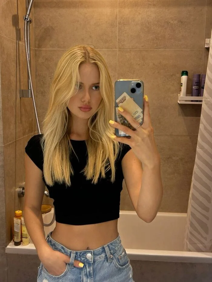 Guys, I'm looking for friends, write in the comments, I'm waiting - My, Friends, Girls, Smile, Blonde, Longpost, Series My life