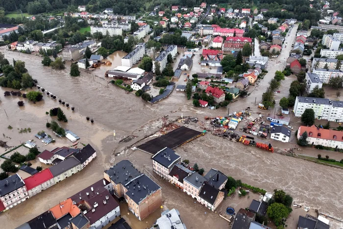 Flood. Broken dams - Flood, Catastrophe, Negative, Media and press