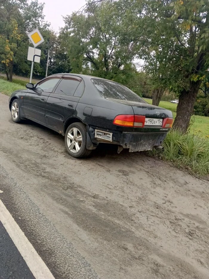 Whose car has been parked in St. Peterhof, St. Petersburg for a month already? - My, Question, Ask Peekaboo, Gai, Longpost