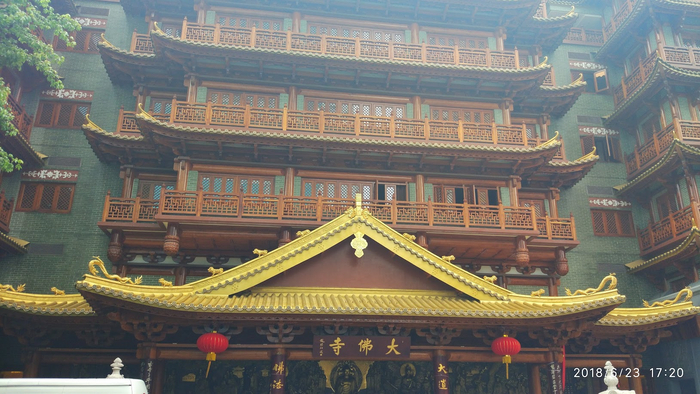 Кусок храма Великого Будды. Размер в живую огромный.