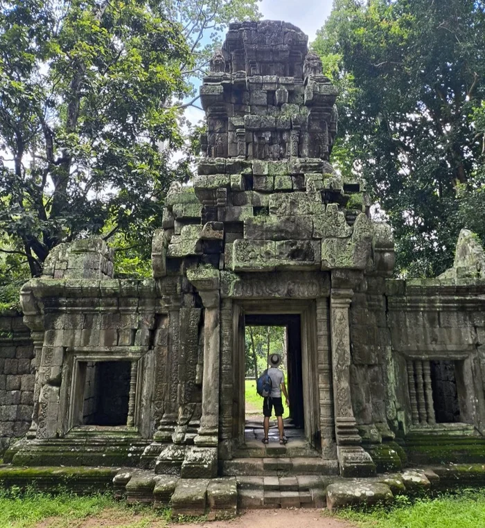 Diary of a trip to Melanesia. Cambodia. Day 88. The Great Angkor, or how we made the monkeys yawn - My, Travels, Life stories, Around the world, Drive, Cambodia, Unusual, Empire, Informative, Туристы, Tourism, Angkor Wat, Video, Vertical video, Longpost