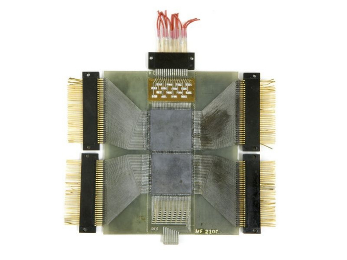 Тонкопленочная память RCA (1966)