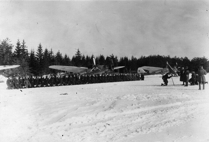 Вручение гвардейского знамени 22-му гвардейскому ночному бомбардировочному полку