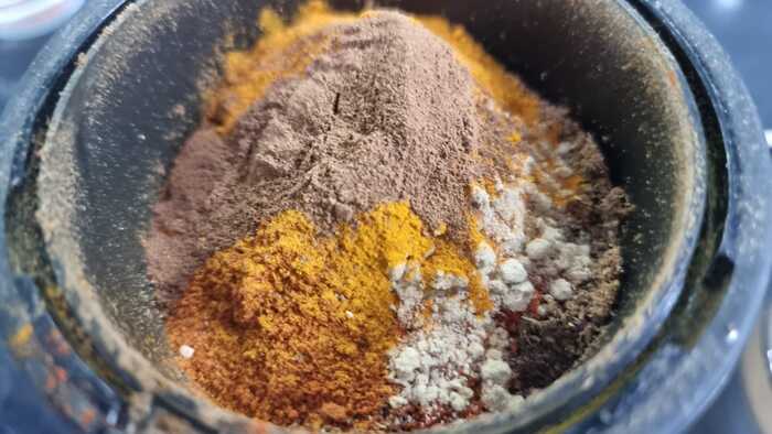 Буйство красок индийских специй.