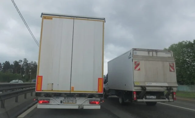 Long-distance truckers are... - Overtaking, Truckers, Length gauge, Violation of traffic rules, Negative, Repeat