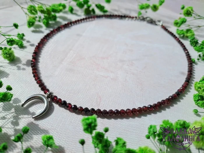 Choker Lunnitsa made of garnet - My, beauty, Mobile photography, With your own hands, Creation, Needlework without process, Handmade, Bijouterie, Presents, Art, Needlework, Decoration, Natural stones, Choker, Fantasy, In contact with, Longpost