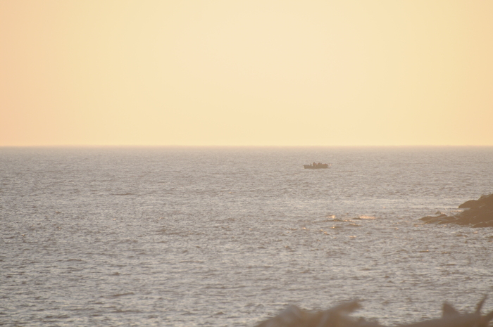Наши коллеги на плашкоуте в поисках ледокола "Вайгач"