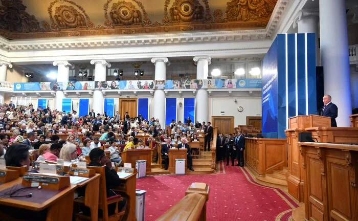 Vladimir Putin spoke at the plenary session of the fourth Eurasian Women's Forum - news, Politics, Society, Russia, Saint Petersburg, Vladimir Putin, Forum, Peace, Community, Women, Men and women, Economy, Business, Eurasia, CIS, Safety, Human rights, Social, Civil society, Kremlinru, Video, Video VK, Longpost