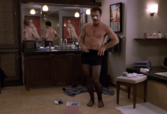 Ответь мне,ты голубой? - Да. Насколько? - Голубее не бывает.