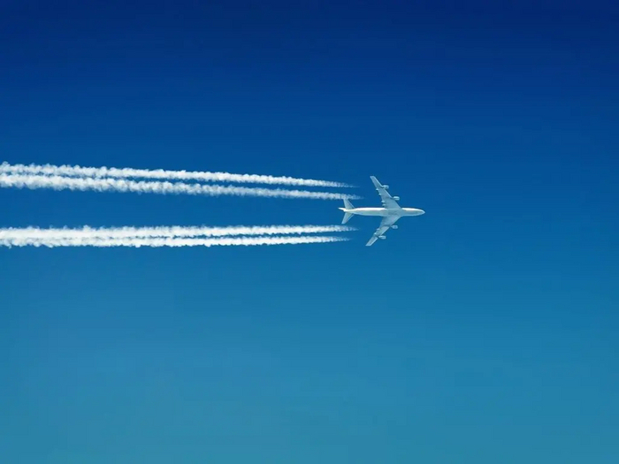 What are those white stripes that airplanes leave in the sky, and why do they form? - My, The science, Nauchpop, Informative, Physics, Aviation, Longpost, Condensation trail