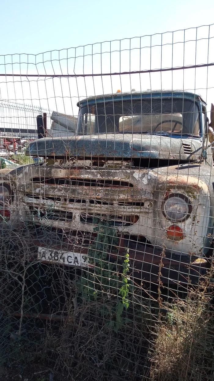 They had fun with him and then dumped him - Old, Truck, The photo, Zil