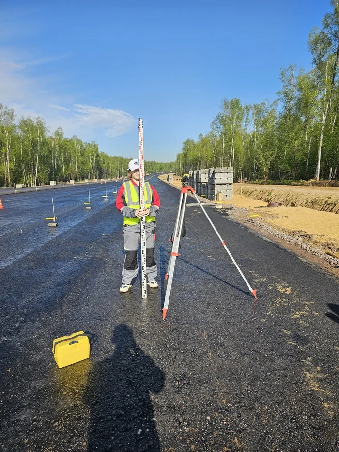 The story of how a female surveyor technician's first shift at an asphalt paving site went - My, Geodesy, Watch, Work, Longpost