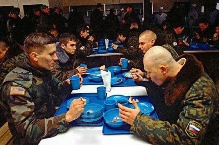 Russian and American soldiers opposite each other in a canteen, Bosnia, 1996 - The soldiers, Bosnia and Herzegovina, Army, The photo