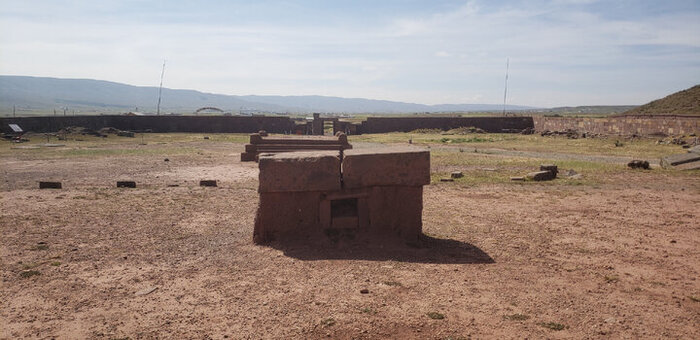 Тот же стол издали