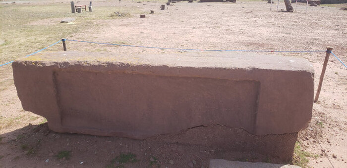 А это возможно часть кладки или фасада