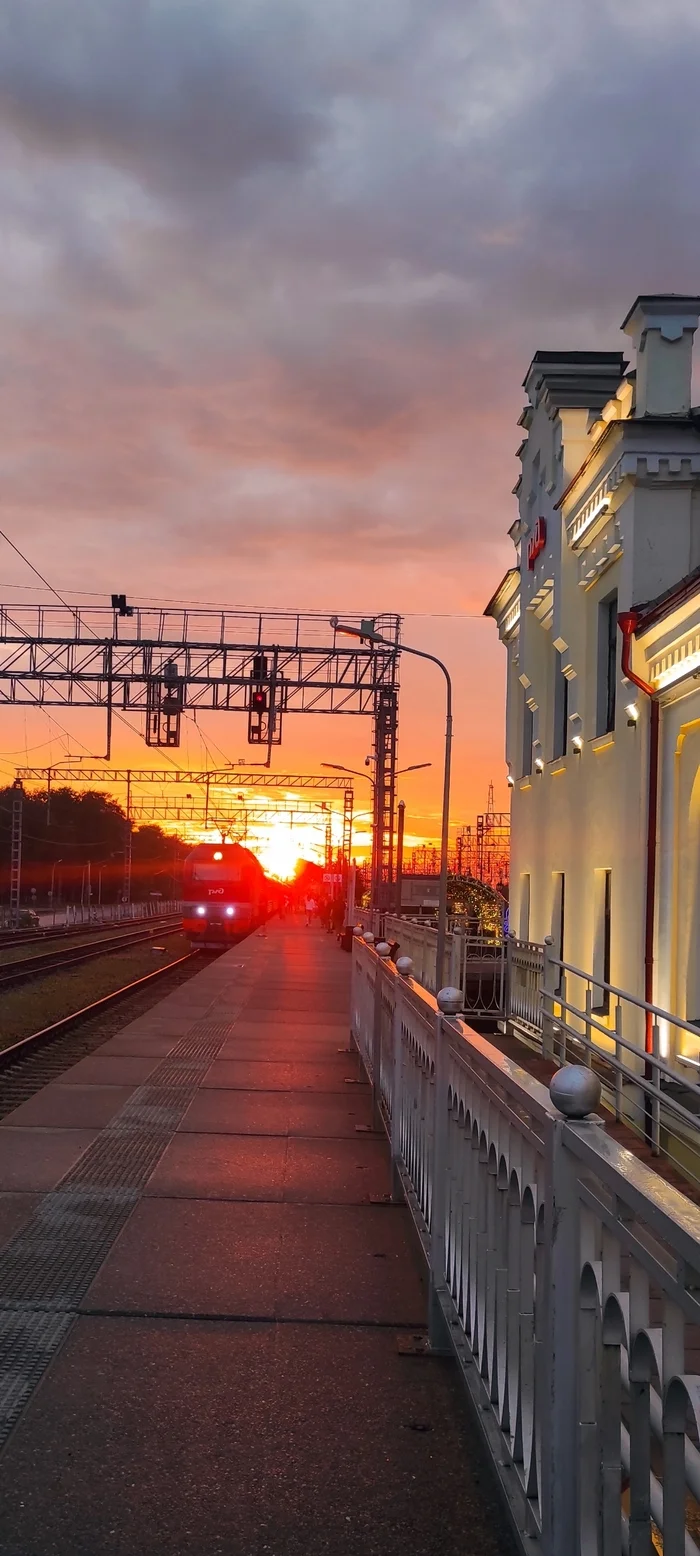 Чудово - Моё, Новгородская область, Мобильная фотография, Закат, Поезд, Вокзал, Длиннопост