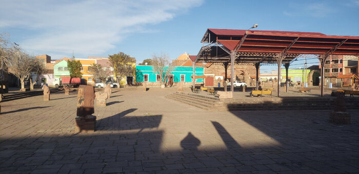 Площадь со статуями