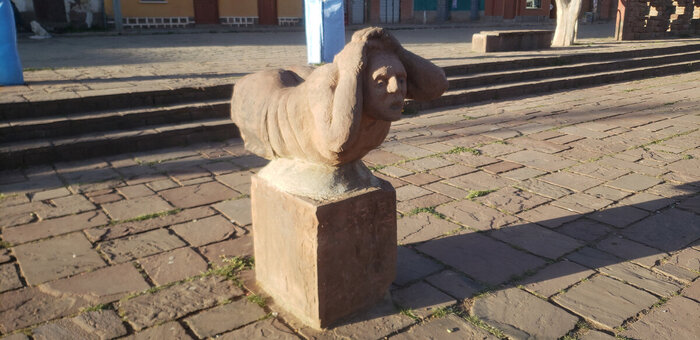 У мужчины головная боль - жена потратила все деньги. 😂 Это Моя интерпретация, я художник, я так вижу.😂😂😂